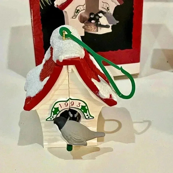 Hallmark Vintage KEEPSAKE Ornaments Set of 2 in new like condition - Picture 3 of 4